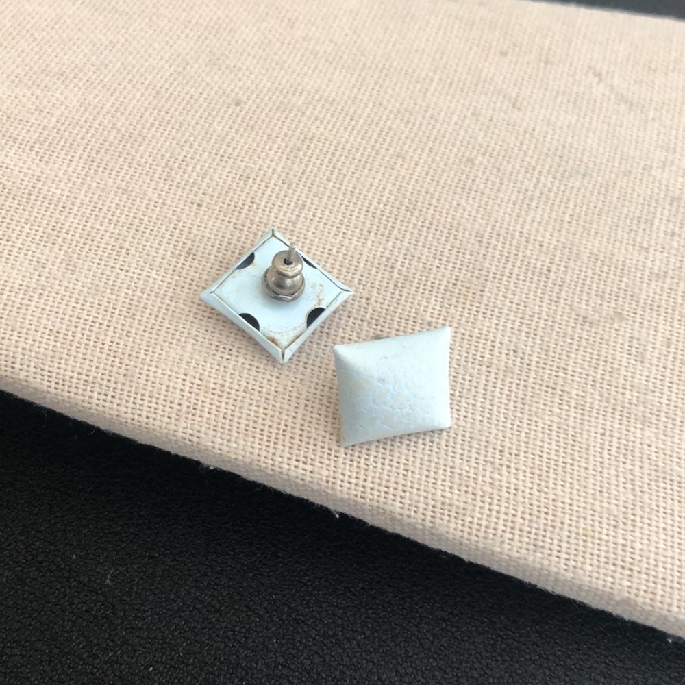Vintage Square Pierced Earrings - Picture 2 of 3